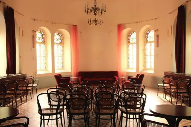 In der Roten Kapelle findet die Gesprächsreihe statt. | Foto: Margot Hruby
