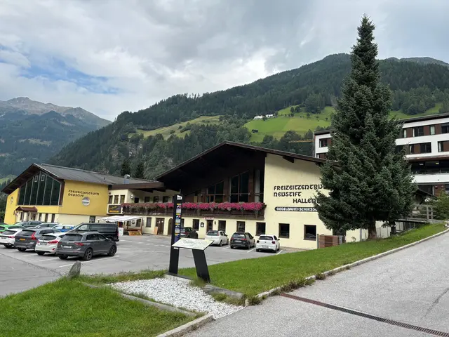 Auf den ersten Blick scheint beim Freizeitzentrum nichts (mehr) weiterzugehen. Hinter den Kulissen wird aber sehr wohl gearbeitet. | Foto: Kainz