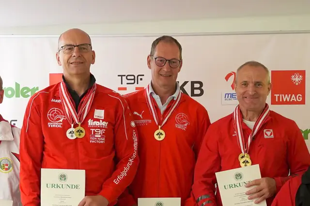 Christof Melmer (Mieming), Martin Larcher (Mieming) und Klaus Gstinig (Lienz) (v.l.) holten Mannschaftsgold im Bewerb "60 Schuss liegend" - Senioren 2 | Foto: Christian Kramer
