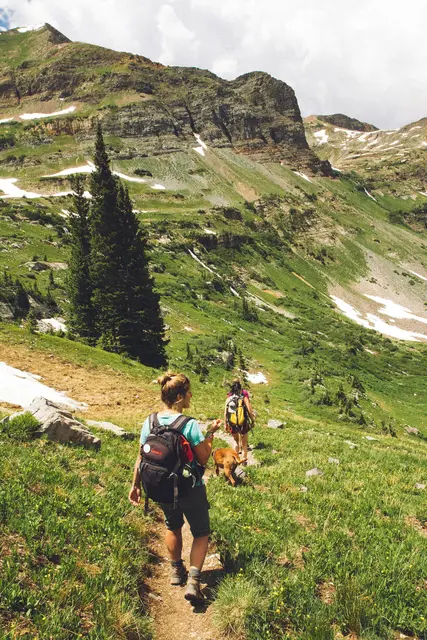 Mit den Angeboten in die Berge wander. | Foto: Holly Mandarich