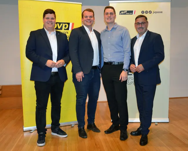 Landesobmann Raphael Kopf, Martin Feichtinger, JVP-Bezirksobmann Patrick Ginzinger und LAbg. Klaus Mühlbacher. | Foto: OÖVP Bezirk Braunau