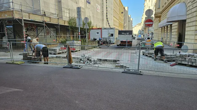 Vor nicht einem Jahr wurde die Argentinierstraße fertiggestellt – nun wird schon wieder saniert. | Foto: zVg