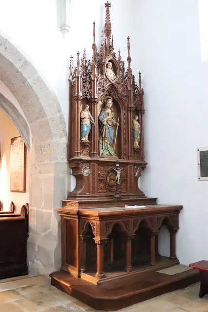 Der neugotische BARBARA-ALTAR
 steht in der "Englgruftkapelle".