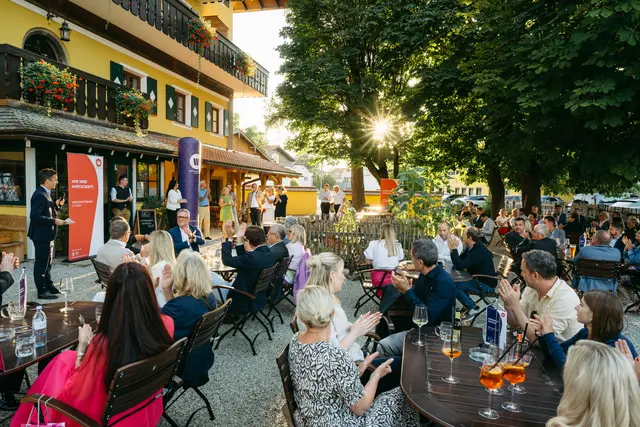 Rund 100 Gäste fanden sich zu dem Sommerfest des Wirtschaftsbundes in Wals-Siezenheim ein. | Foto: Manuel Horn