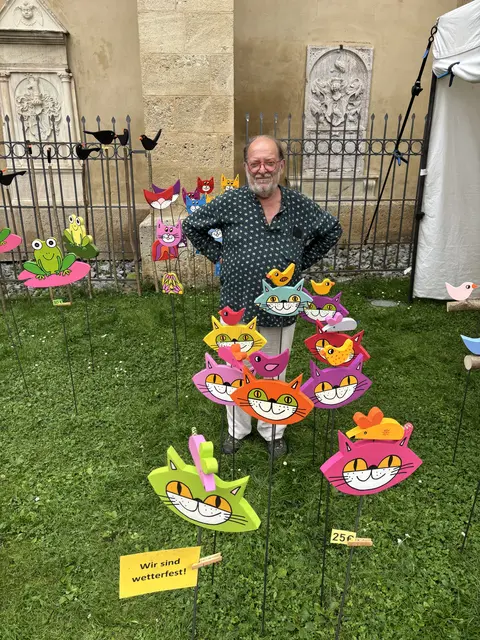 Ein Blickfang in jedem Garten sind diese süßen wetterfesten Figuren.  | Foto: Birgit Gehrke