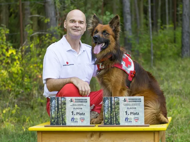 Roland Polster mit „Wiggerl“ nach dem Sieg in Gablitz. | Foto: Rotes Kreuz