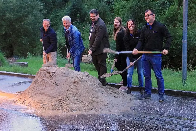 Vertreter der Gemeinde und des Musikvereins beim Spatenstich Anfang August. | Foto: MV Helfenberg