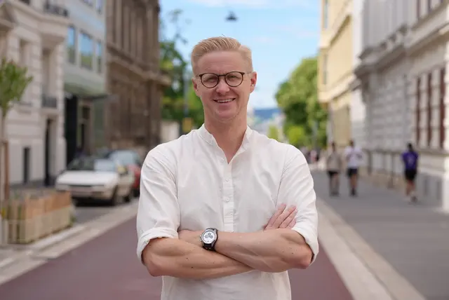 Pascal Riepl (Grüne) findet, die Stadt habe bei der Argentinierstraße schlampig gearbeitet. | Foto: Maximilian Fritz