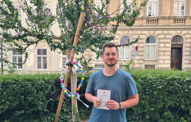 Der Wiener Autor Michael Werner behandelt in seinem Kurzroman "Fighting Dragons" Freundschaft und Suchtverhalten. Im Mittelpunkt stehen aber auch Swifties. | Foto: Michael Werner