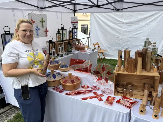 DecoArt von Eva-Maria Auberger aus Klagenfurt, ihr Vater stellt die Gewürzmühlen her.  | Foto: Birgit Gehrke