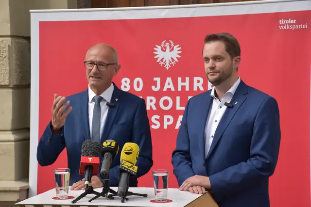 LH Anton Mattle und GF Florian Klotz feiern 80 Jahre Tiroler Volkspartei. | Foto: Haun