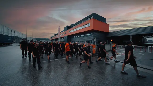 Der KTM-Mutterkonzern Pierer Mobility vermeldet ein positiv abgeschlossenes Sanierungsverfahren und einen Gewinn von 739 Millionen Euro im ersten Halbjahr 2025. | Foto: KTM AG/Felix Steinreiber