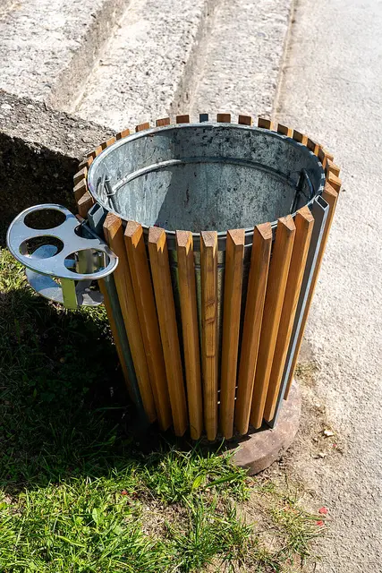 Seit einem Monat sind im Mirabellgarten in der Stadt Salzburg an fünf öffentlichen Abfallkübeln sogenannte Pfandringe im Einsatz. | Foto: Stadt Salzburg / Info-Z