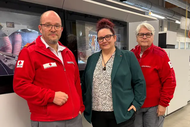 Mario Schneidhofer (Rotes Kreuz Bezirksstelle Triestingtal), Denise Polley (Betriebsratsvorsitzende bei druck.at), Friederike Kerschbaum (Rotes Kreuz Bezirksstelle Baden). | Foto: druck.at
