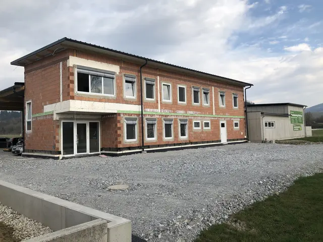 Der Rohbau steht bereits, der Estrich ist fertig. In den Sommermonaten wird gesiedelt. | Foto: Almer