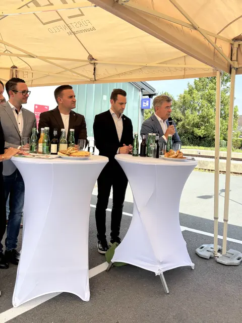 Sämtliche Vorsitzende und ihre Stellvertreter der Regionen, hier am Mikrofon Franz Fartek, fanden deutliche Worte für die Bundespolitik. | Foto: Margot Jeitler