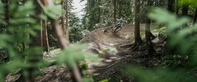 Die Bikesaison ist noch nicht zu Ende – noch bis 9. November 2025 können Bikefans im Epic Bike Park Leogang ihrem Hobby nachgehen. | Foto: Karin Pasterer