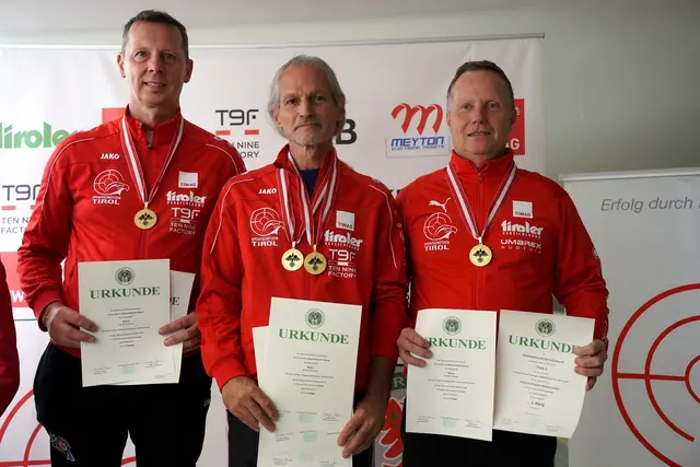 Die Tiroler Mannschaft mit dem Imster Christoph Schatz erzielte im Bewerb "50 Meter stehend-aufgelegt" Österreichischen Rekord | Foto: Christian Kramer