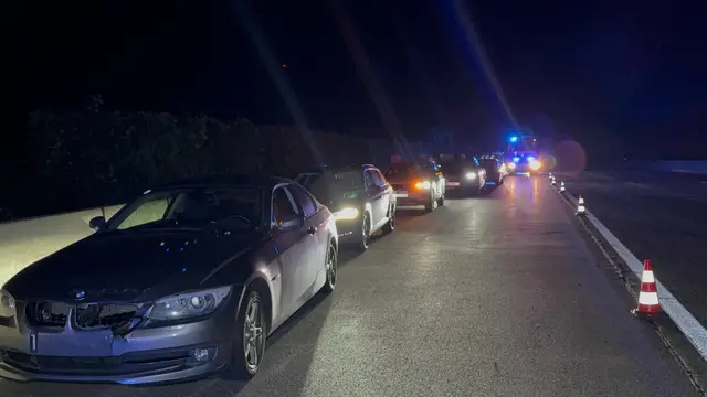Auffahrunfall mit fünf Fahrzeugen auf der A1 | Foto: DOKU-NÖ