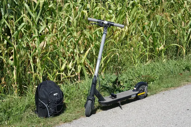 Bei dem Sturz mit dem E-Scooter wurde ein Mann schwer verletzt. Der elektrische Roller wurde zum Verhängnis. | Foto: DOKU-NÖ