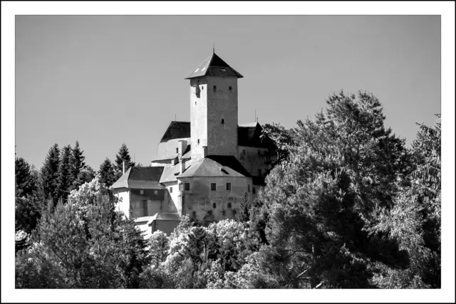Bild 0957: Die Burg Rappottenstein ist eine mittelalterliche Burg in Rappottenstein im Nordwesten Niederösterreichs. Die Höhenburg wurde nie erobert und zählt daher zu den besterhaltenen Burgen in Österreich. | Foto: © by Ing. Günter Kramarcsik