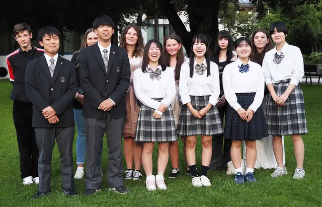 Gruppenfoto der Jugendlichen aus Japan mit den Austauschschülern aus Breitenwang und Reutte. | Foto: Robert Pacher