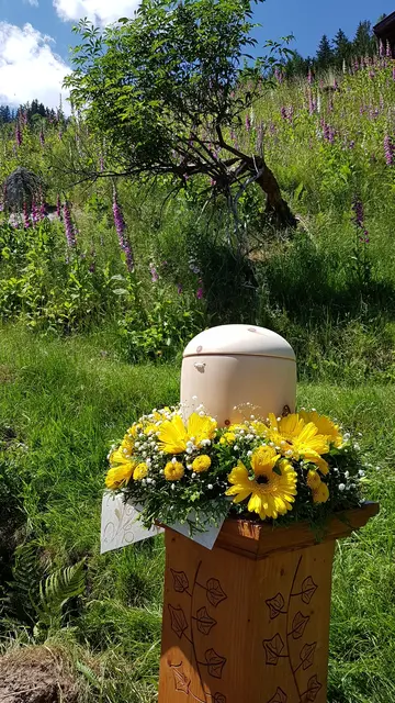 Urnenbestattung bei der Almwiesen. | Foto: Gasthof Friedburg