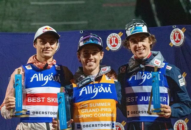 Die beiden Brüder Stefan und Thomas Rettenegger strahlten gemeinsam vom Podest. | Foto: Ski Austria/Derganc