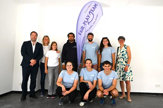 Das Fair-Play-Team 18/19 mit Döblings Bezirkschef Daniel Resch (l.), Währings Bezirkschefin Silvia Nossek (r.) und Elisabeth Dworzak-Jungherr (2. v. l.). | Foto: BV18