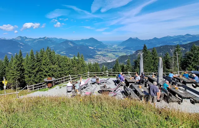 Der Blick vom Weinbergerhaus auf das sich öffnete Inntal zu Bayern | Foto: © Friedl Schwaighofer