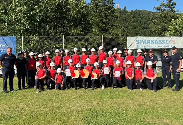 Seit genau 50 Jahren betreibt die FF Vichtenstein Jugendarbeit. Derzeit sind es 22 Nachwuchsflorianis in der Wehr. Ein Viertel davon sind Mädchen.  | Foto: Tuma