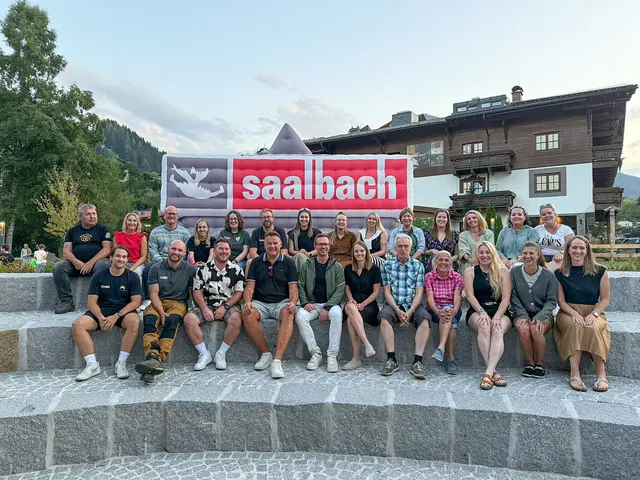 Wolfgang Breitfuß feierte mit dem Team des TVB sein 30.jähriges Dienstjubiläum. | Foto: saalbach.com