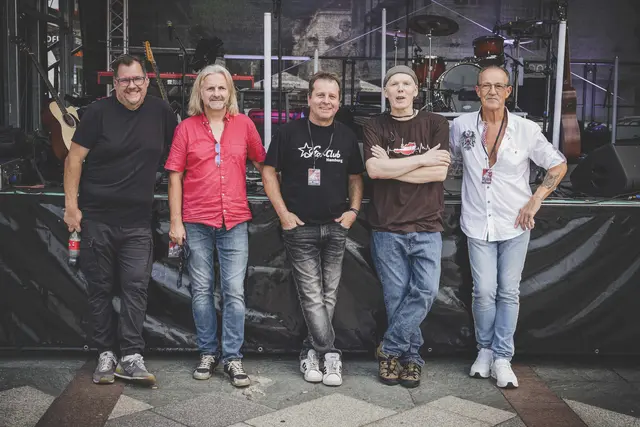 Ausgelassene Stimmung herrschte bei der Band bereits vor ihrem Auftritt.  | Foto: Klaus Pressberger