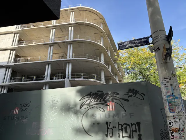 Am Mittwoch, 24. September, wird zur Sprechstunde an der Ecke Karl-Schweighofer-Gasse/Mariahilfer Straße geladen. Im Mittelpunkt steht das Großbauprojekt in der Mariahilfer Straße 10–18. | Foto: Matthias Pandrea /MeinBezirk