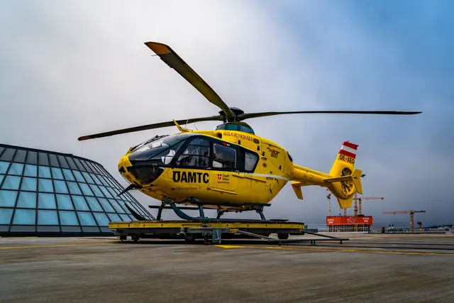 Ein neunjähriges Kind fiel aus dem dritten Stock eines Mehrparteienhauses und zog sich dabei schwere Verletzungen zu. (Symbolbild) | Foto: Berufsrettung Wien