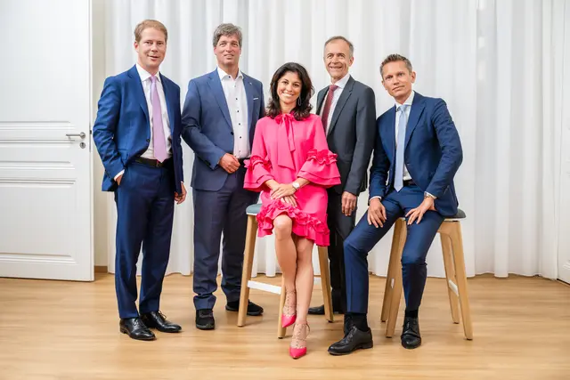 Vizepräsidentin Marcella Handl im Kreis des neu gewählten Präsidiums der Österreichischen Notariatskammer. | Foto: Notariatskammer/Klaus Ranger