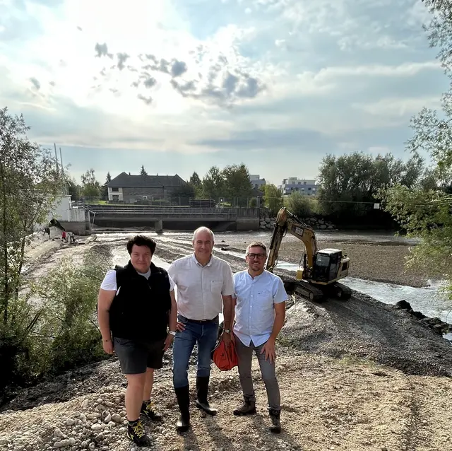 Karin Buchberger (Firma IKW), Oliver Huber (Land NÖ - Wasserbau) und Ortsvorsteher Manuel Scherscher. | Foto: Scherscher