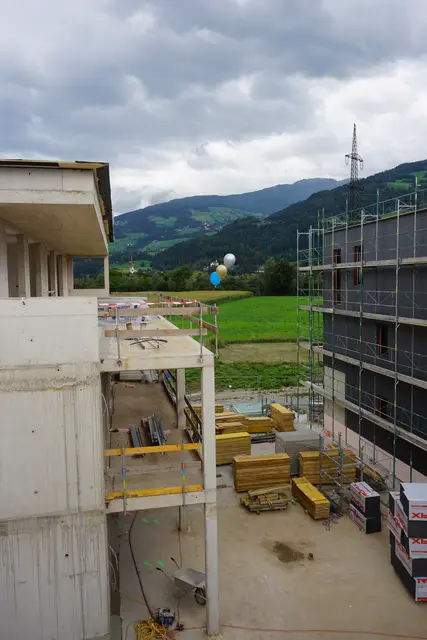 Sonne, Ruhe und Natur: Südwestlage mit Blick ins Inntal. | Foto: Martina Obertimpfler 