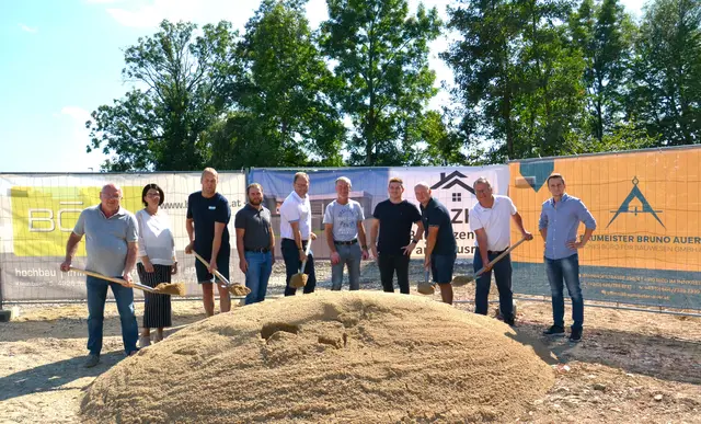 Spatenstich für das neue Bauhofzentrum Hausruck.