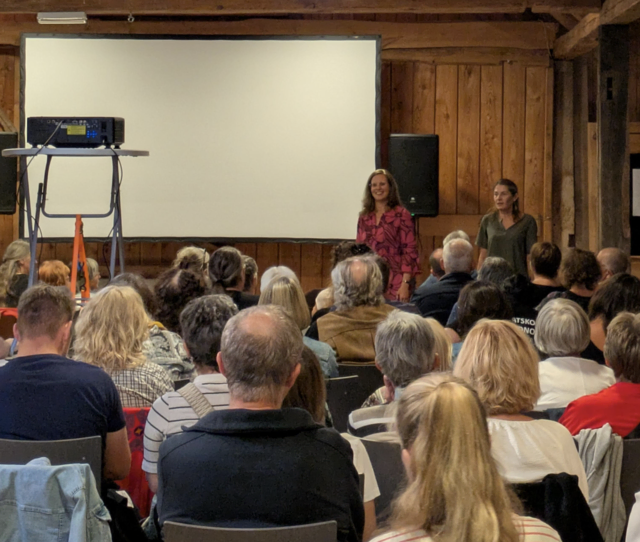 Die zahlreichen Sommerkino-Gäste wurden von Nina Piniel, Ersatzgemeinderätin in Weppersdorf, sowie von Landeshauptmann-Stellvertreterin Anja Haider-Wallner herzlich begrüßt. 
