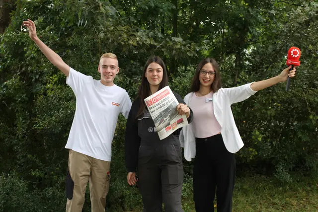 Fabian Mühlböck, Viktoria Hofer und Eva-Magdalena Lehner schreiben in diesem Jahr fleißig an der LehrlingsRundSchau mit. | Foto: MeinBezirk