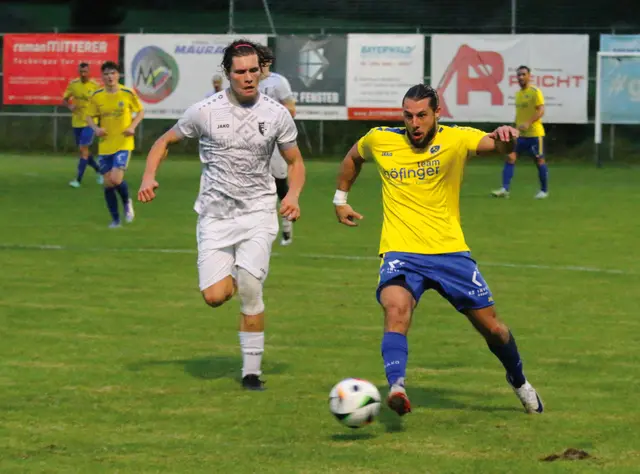 Alessandro Kovacevic (rechts) gelang ein Doppelpack beim 5:2 Sieg von Reith über Kössen  
 | Foto: Habison