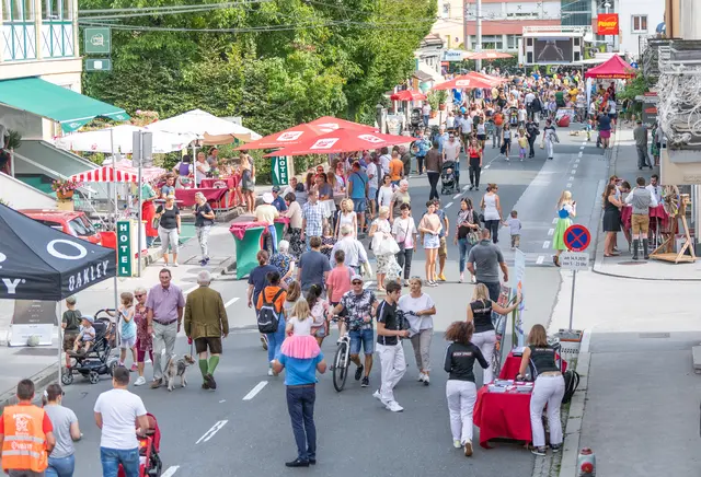 Ein Tag ohne Autos – und dafür mit viel Platz für Menschen: Der Autofreie Tag in Maxglan am Samstag, 6. September 2025, macht erlebbar, wie unsere Stadt mit weniger Verkehr aussehen und sich anfühlen kann. Die Maxglaner Hauptstraße wird von 10 bis 20 Uhr zur Flaniermeile. | Foto: Stadt / Salzburg Alexander Killer