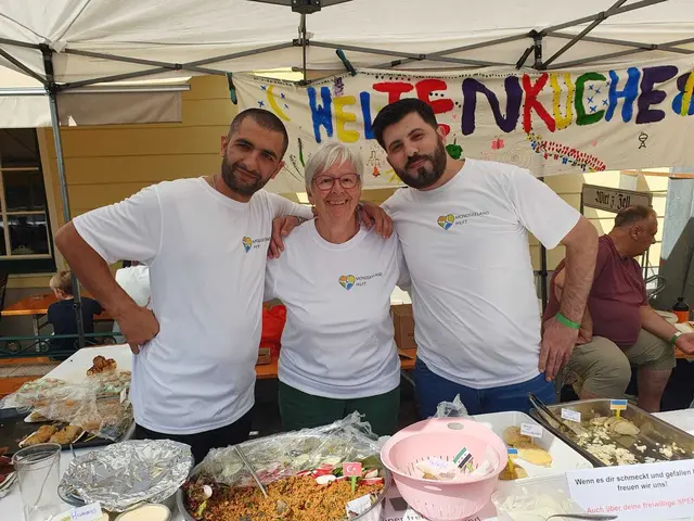 Hergestellt und dargeboten werden die Gerichte von Menschen, die in Zell am Moos eine neue Heimat oder einen sicheren Platz auf der Flucht vor dem Krieg gefunden haben. | Foto: Verein Mondseeland hilft