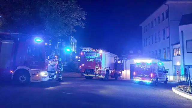 Feuerwehrkräfte am Landesklinikum Waidhofen/Thaya | Foto: FF Waidhofen/Thaya