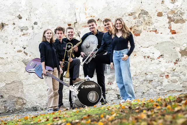 Einen kraftvollen Mix aus Funk, Jazz und Fusion haben die sechs jungen Musikerinnen und Musiker von DMC im Gepäck. | Foto: Daniel Resch