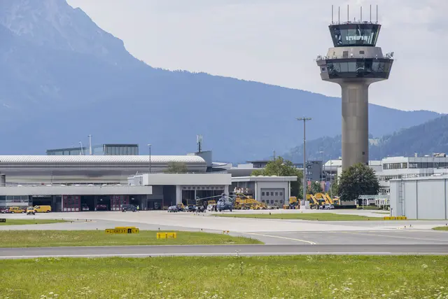 Noch am Flughafen Salzburg gelang es den Ermittlern, den Tatverdächtigen zu stoppen.
| Foto: Neumayr