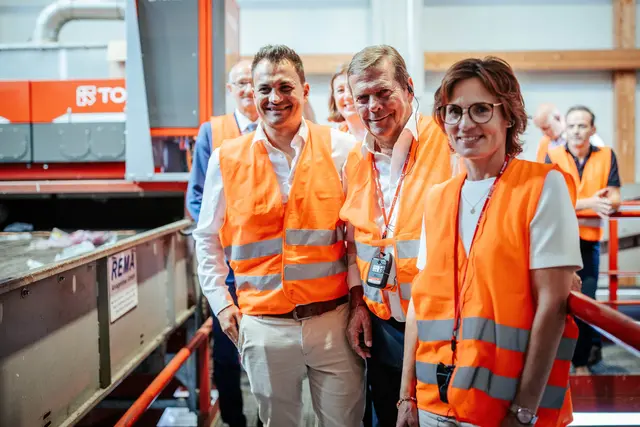 Thomas und Harald Höpperger freuten sich über den Besuch von EU-Kommissarin Jessika Roswall. | Foto: Höpperger Umweltschutz