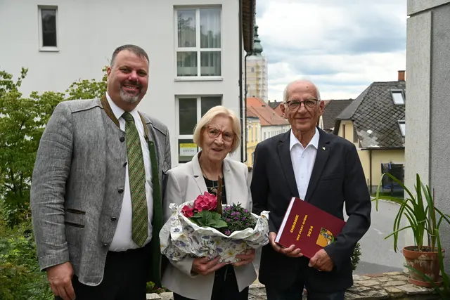 Bgm. Bmstr. Ing. Franz Holzer, Hermine &amp; Walter Enzinger. | Foto: Stadtgemeinde Gföhl
