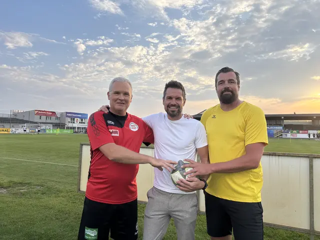 Uwe Ratzberger, Günther Stöckler und David Schimpl freuen sich schon auf das Match gegen die Copa Pele am Samstag. | Foto: MeinBezirk Perg/Köck